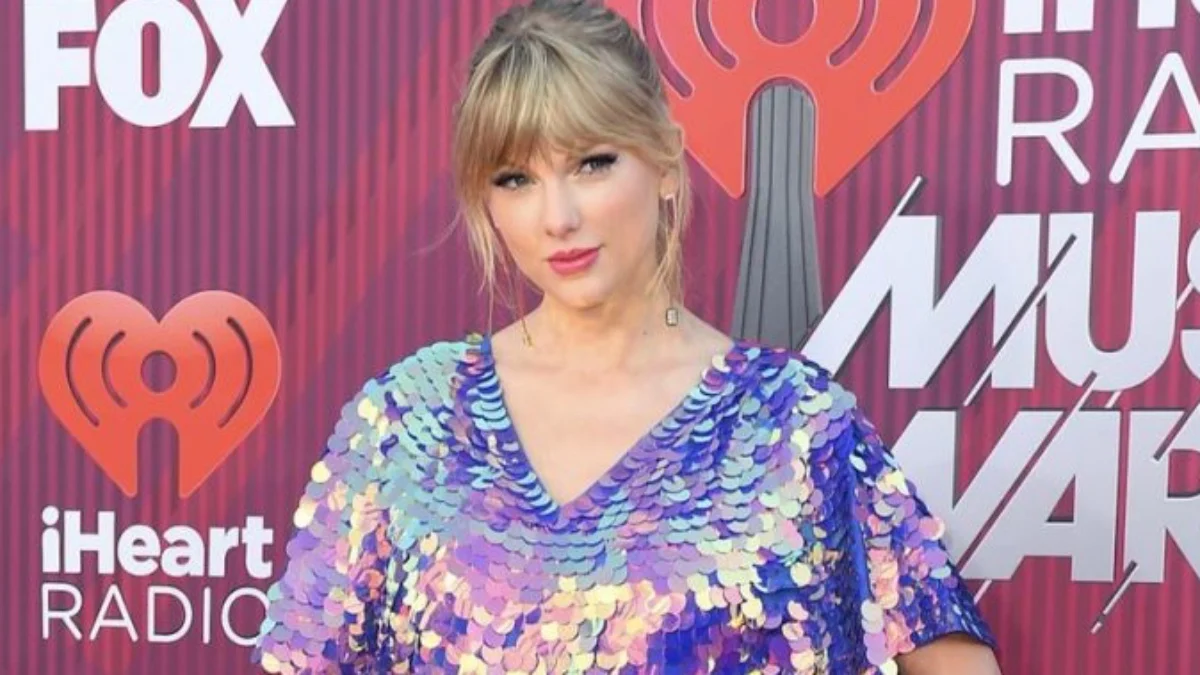Taylor Swift wearing a hand-crafted sequin piece produced by Casa Annie Bali. - Casa Annie Bali sustainability story image 1